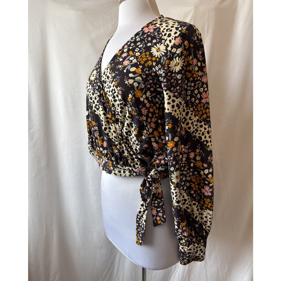 White Crow Women's S Cottagecore Floral Wrap Crop Blouse Boho Fairy Whimsical - Picture 3 of 12